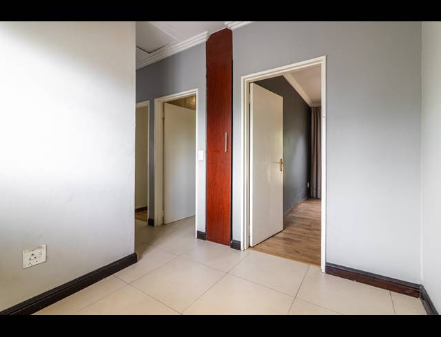 2 BEDROOM HOUSE FOR SALE IN SUNNINGHILL